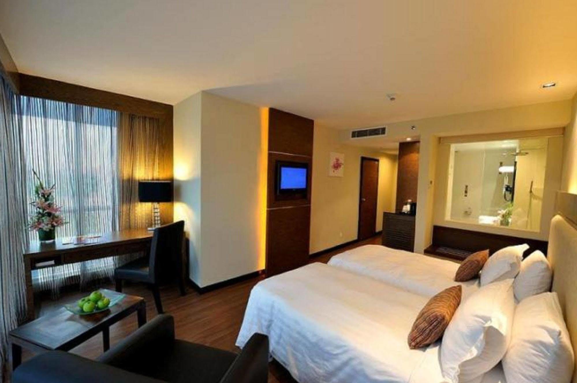 Grand Borneo Hotel Kota Kinabalu Eksteriør bilde