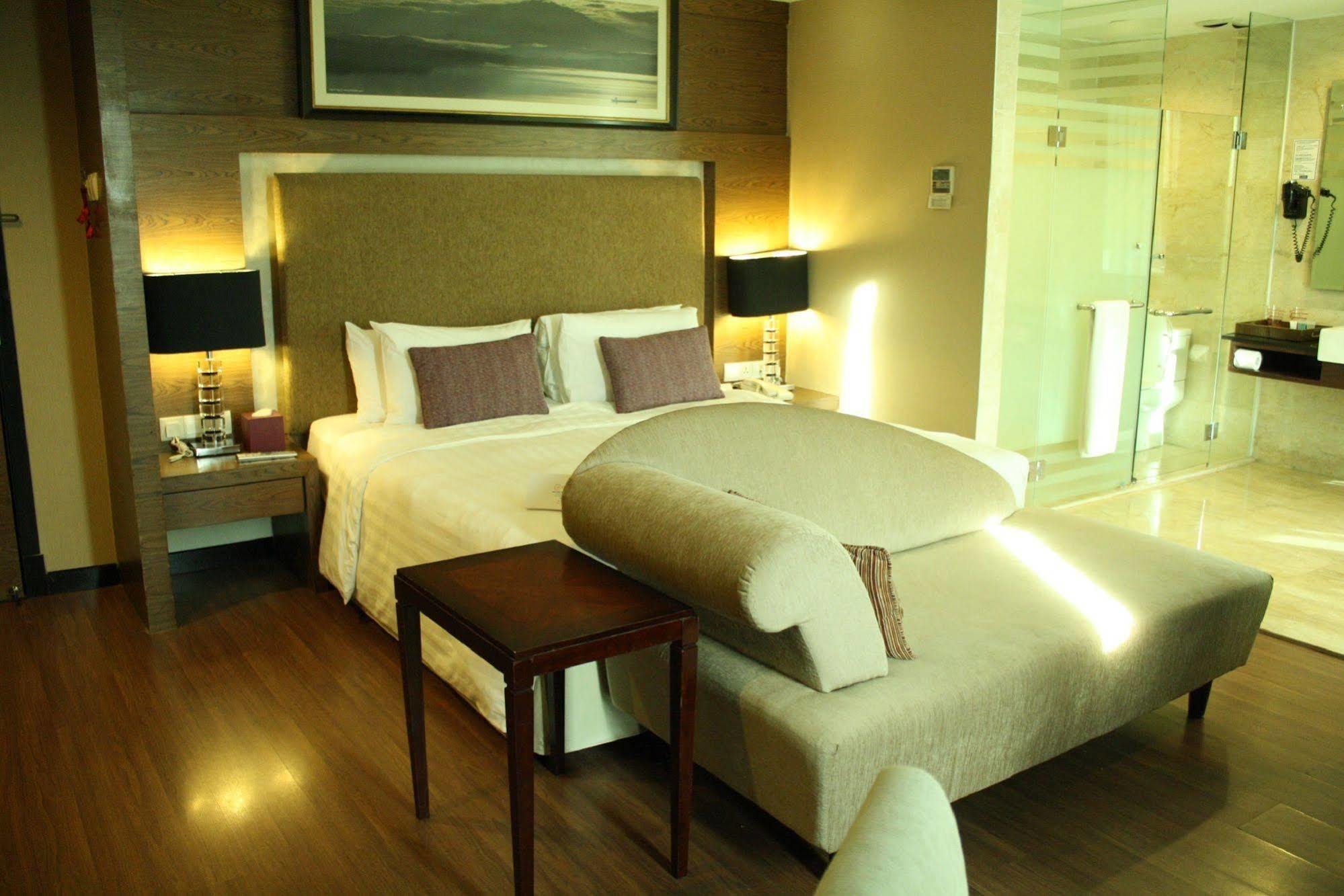 Grand Borneo Hotel Kota Kinabalu Eksteriør bilde