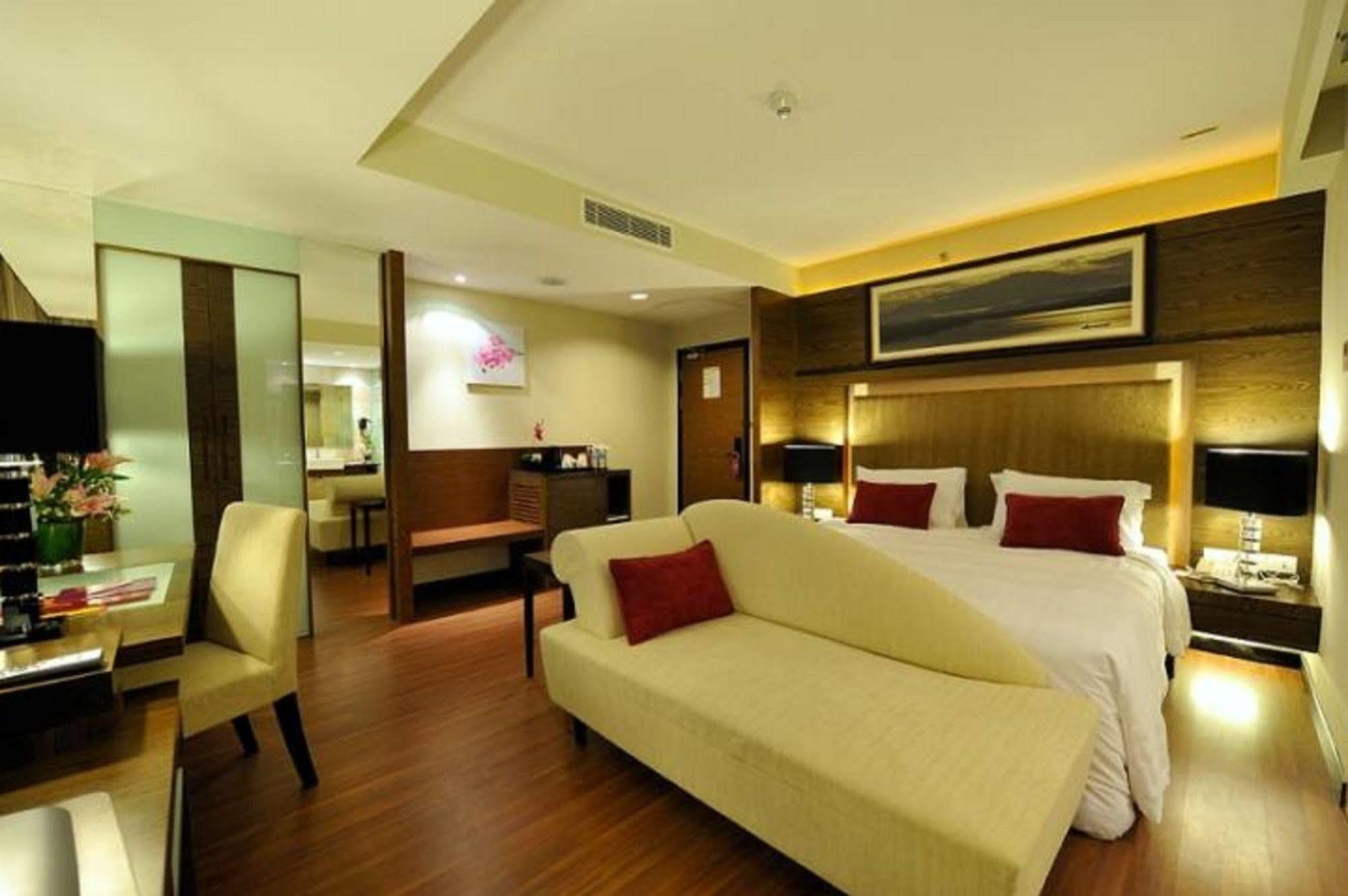 Grand Borneo Hotel Kota Kinabalu Eksteriør bilde